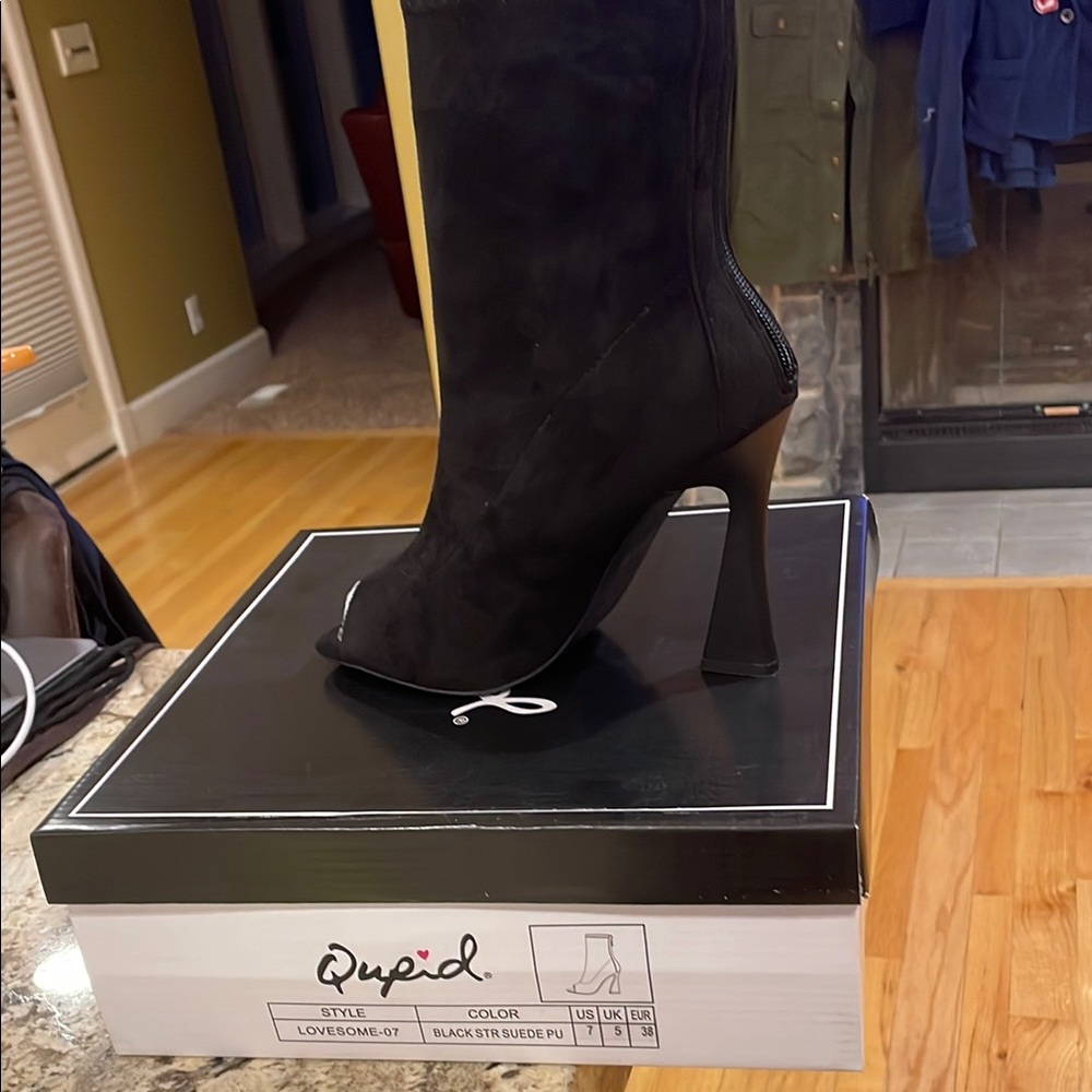NWT Qupid Black Heeled Boots Sleek and Stylish